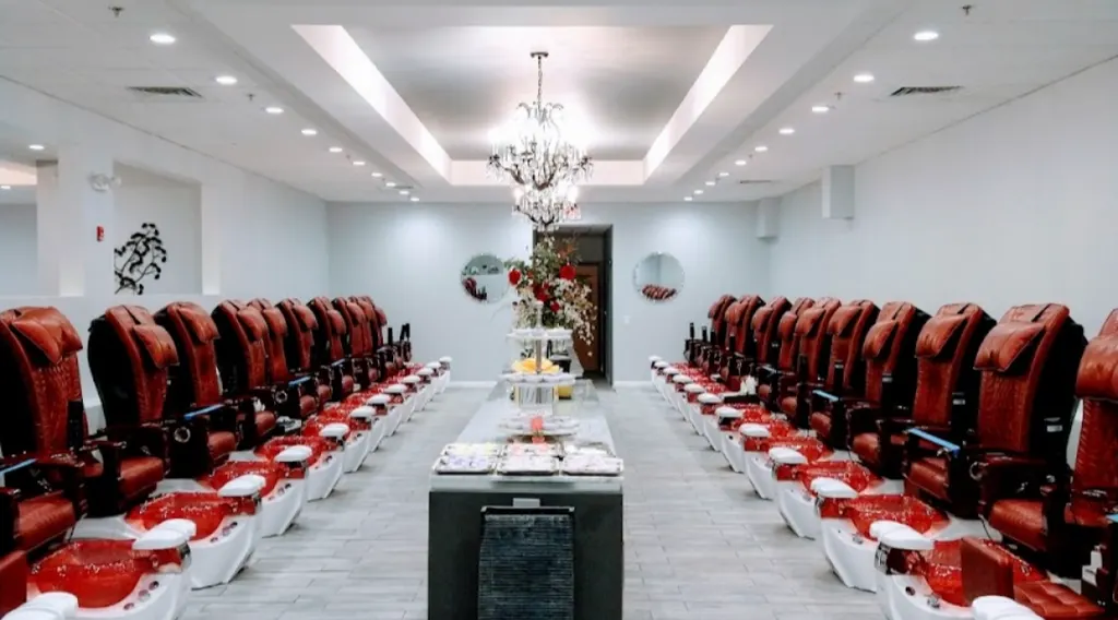 Lady Vixen Nails & Spa — Nail salon in Salem
